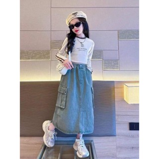 CV chân váy jean áo phông trắng