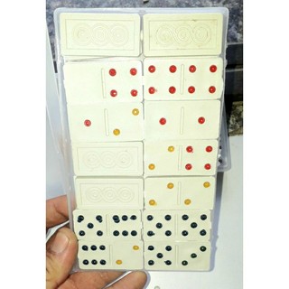 Bộ Cờ Domino bằng nhựa màu trắng kích thước dài 42mm x ngang 21mm và dày 6mm