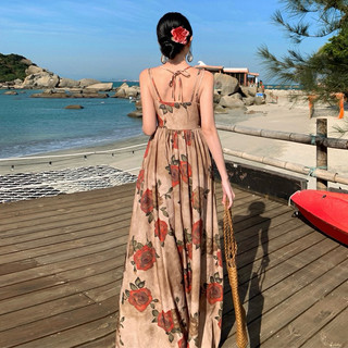 Váy hoa Rose đi biển