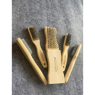 Bàn Chải Sắt Cán Gỗ -5 Hàng-7 Hàng -Vuông