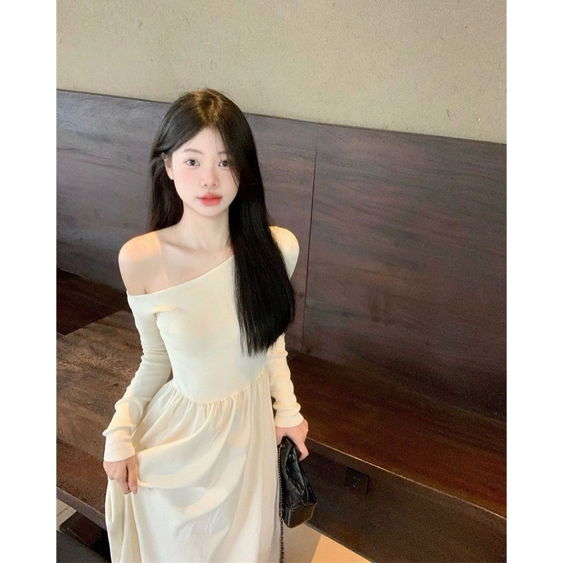Váy dài trắng trễ xẻ vai