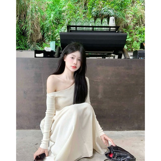 Váy dài trắng trễ xẻ vai