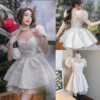 Đầm cổ yếm lai tầng xoè