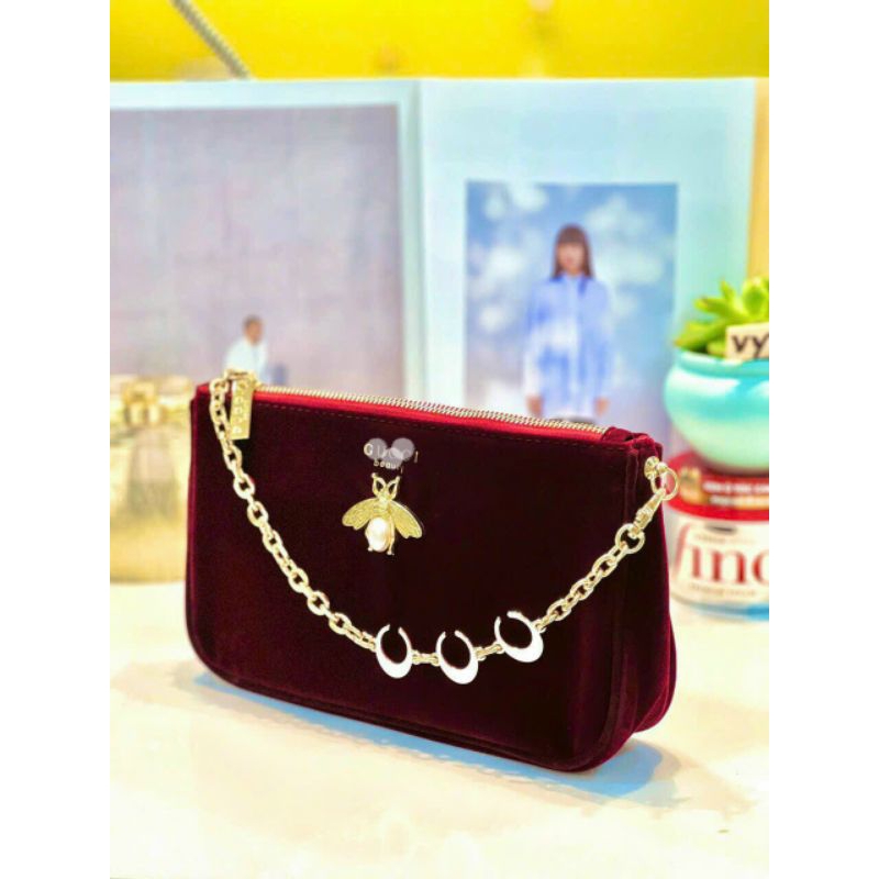 TÚI GIFT ĐỎ NHUNG G/C DỌN XẢ KHO