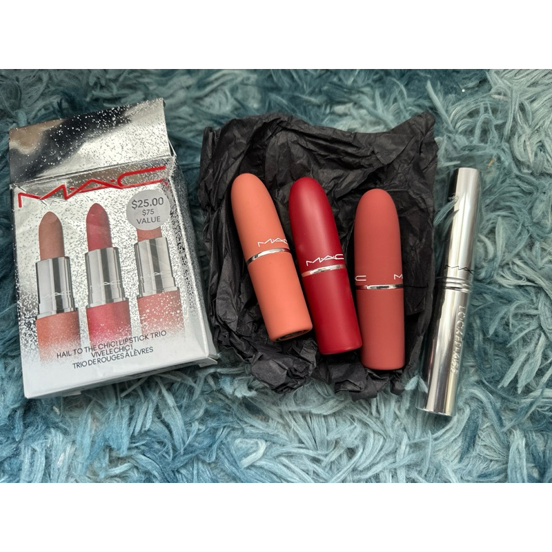 Set son MAC, mac locked kiss lipstick