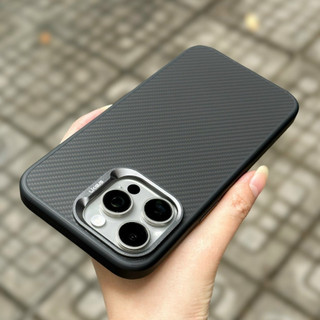 Ốp lưng iPhone 15 Pro/ 15 Pro Max/ 14 Pro Max/ 13 Pro Max, ốp vân Carbon Fiber hiệu Likgus