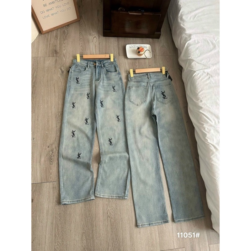 Quần jeans denim thêu hoạ tiết chữ Hot Trend#6666