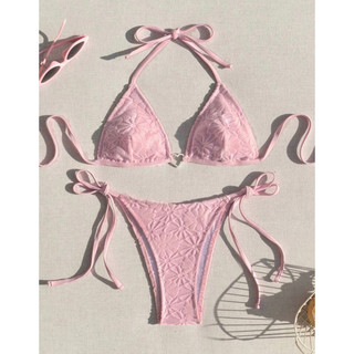Bộ bikini hồng ẩn hoa