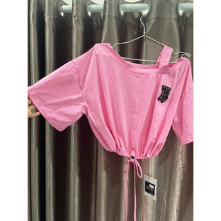 Áo thun qc của nhà Mei mei sz s,m vừa dáng crop