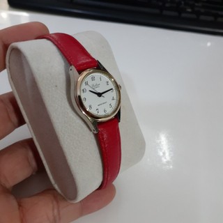 Đồng hồ nữ xinh Q&Q Falcon dây da đỏ second hand si Nhật
