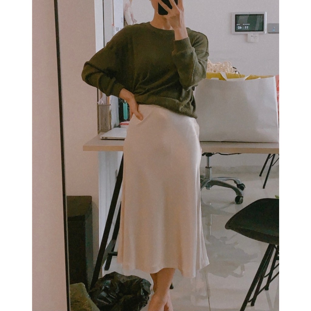 Chân váy lụa midi