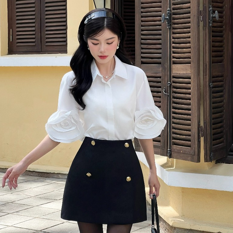Áo Sơ Mi Trắng Nữ Ngắn Tay Phối Hoa Hồng & Chân Váy Đen Đính Khuy Vàng Đồng Veo's Đi Làm, Tiệc - Rosé Shirt & Aria Skirt
