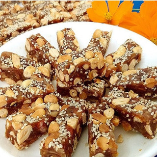 1 KG- Kẹo chuối mè gừng đậu phộng