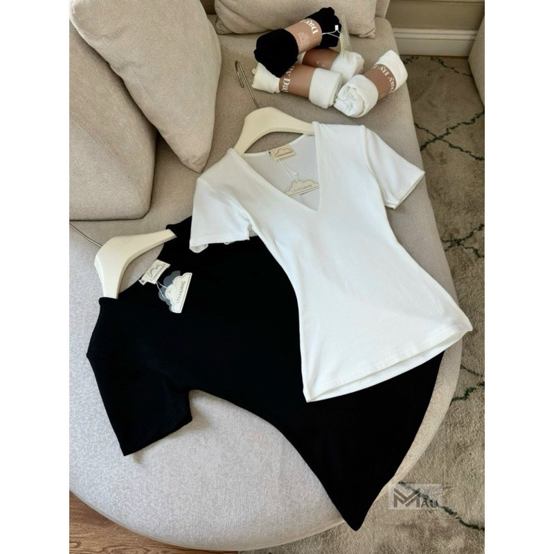 Áo thun ôm body cổ tim V siêu hot
