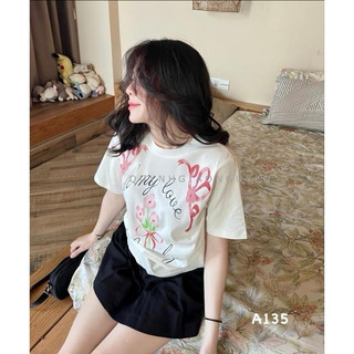 Áo phông trắng Di ô hoạ tiết chữ lucky