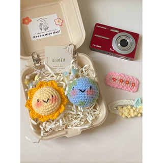 Móc khoá trái đất và mặt trời bằng len làm quà tặng người yêu, móc khoá đôi handmade by LaMer