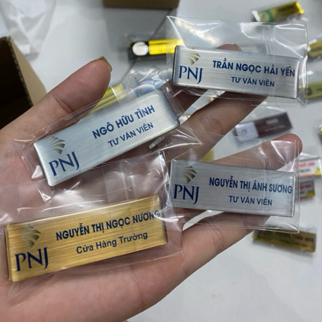 Bảng tên nhân viên PNJ