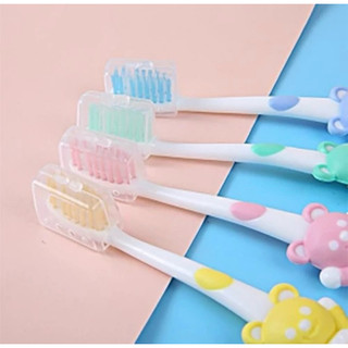 Bàn chải đánh răng cho bé lông siêu mềm.