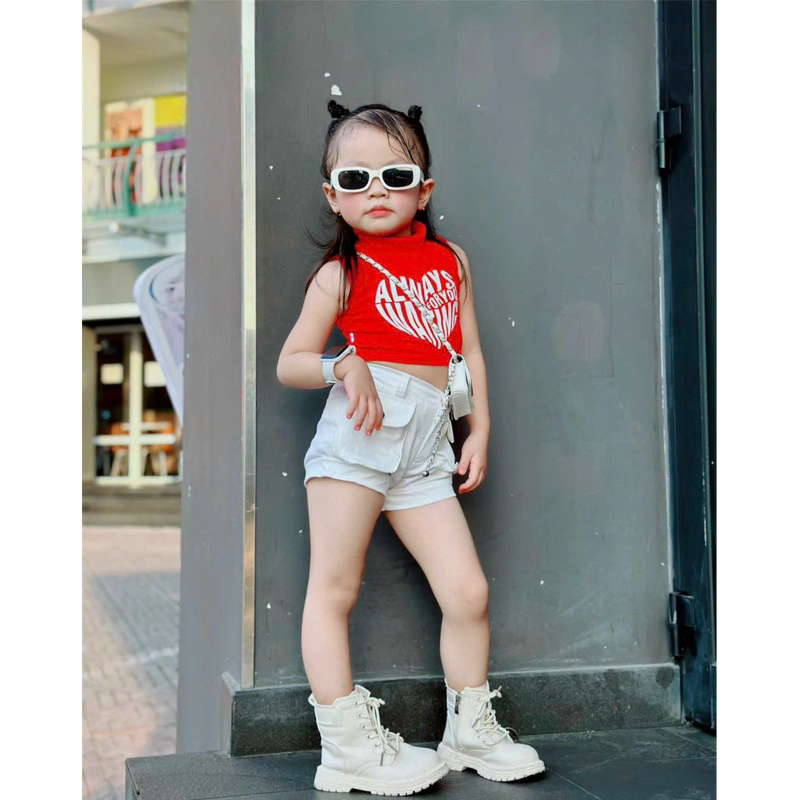 sét đùi kaki trắng áo in tim đỏ