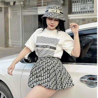 Aó phông in chữ chritian dior phong cách girl phố mặc đi chơi hot trend 2024 chất cotton