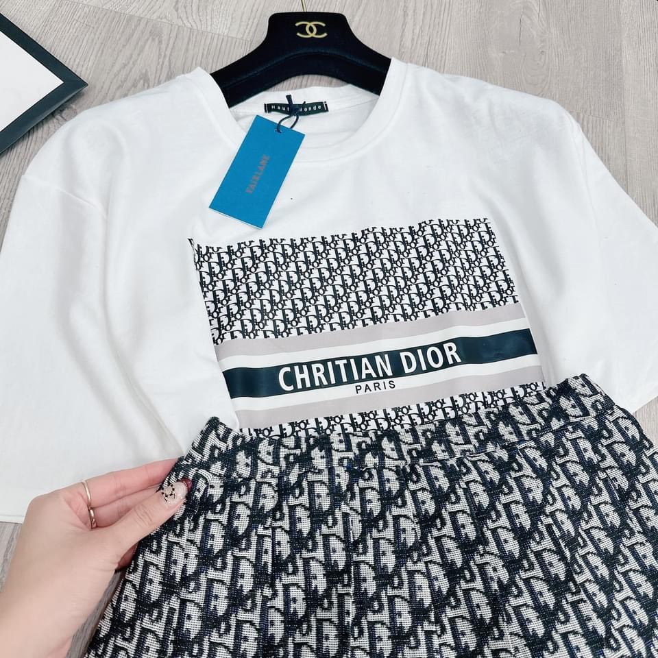 Aó Phông In Chữ Chritian Dior Phong Cách Girl Phố Mặc Đi Chơi Hot Trend 2024 Chất Cotton Thoải Mái Cho Chị Em iện