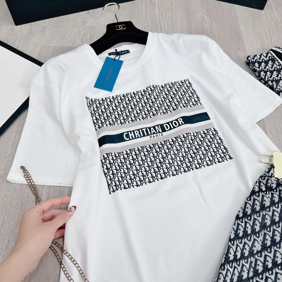 Aó Phông In Chữ Chritian Dior Phong Cách Girl Phố Mặc Đi Chơi Hot Trend 2024 Chất Cotton Thoải Mái Cho Chị Em iện