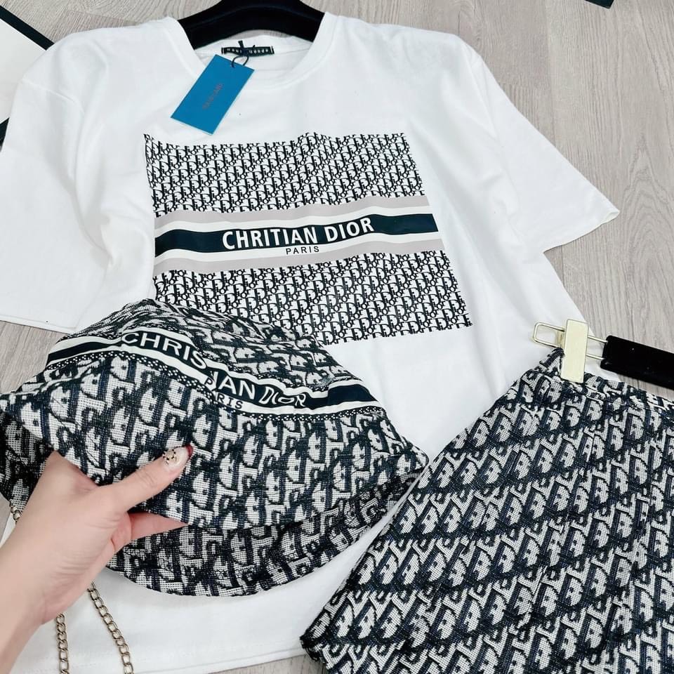 Aó Phông In Chữ Chritian Dior Phong Cách Girl Phố Mặc Đi Chơi Hot Trend 2024 Chất Cotton Thoải Mái Cho Chị Em iện