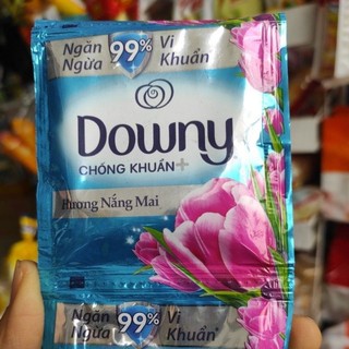 Dây 10 gói nước xả vải Downy Hương nắng mai gói 18ml