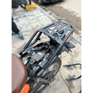 BAGA GẮN THÙNG SAU PG1 SẮT SƠN ĐEN
