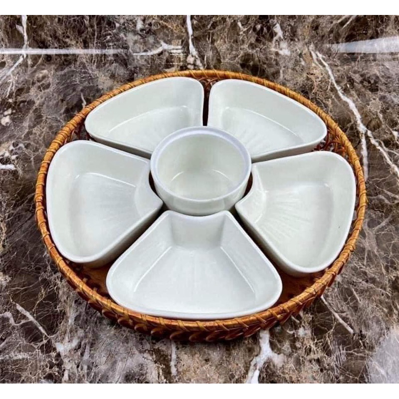 Bộ bát đĩa sứ hoa mai  kèm khay mây Bộ khay sứ đựng thức ăn thờ cúng