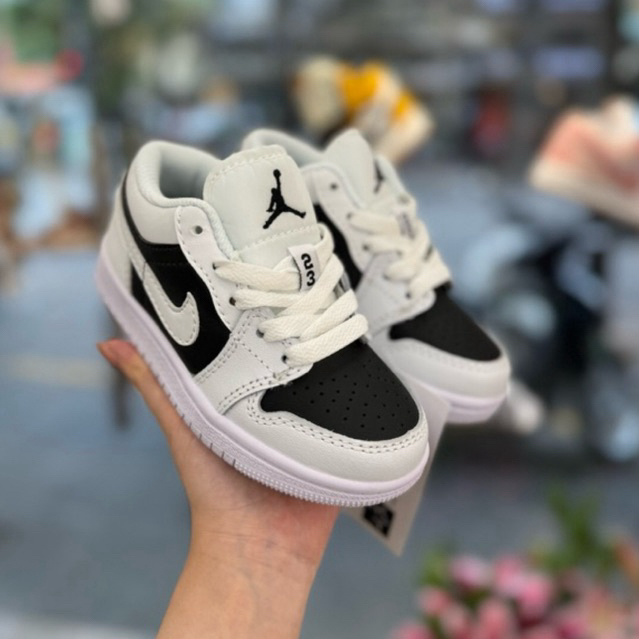 Giày Jordan trẻ em panda đen trắng