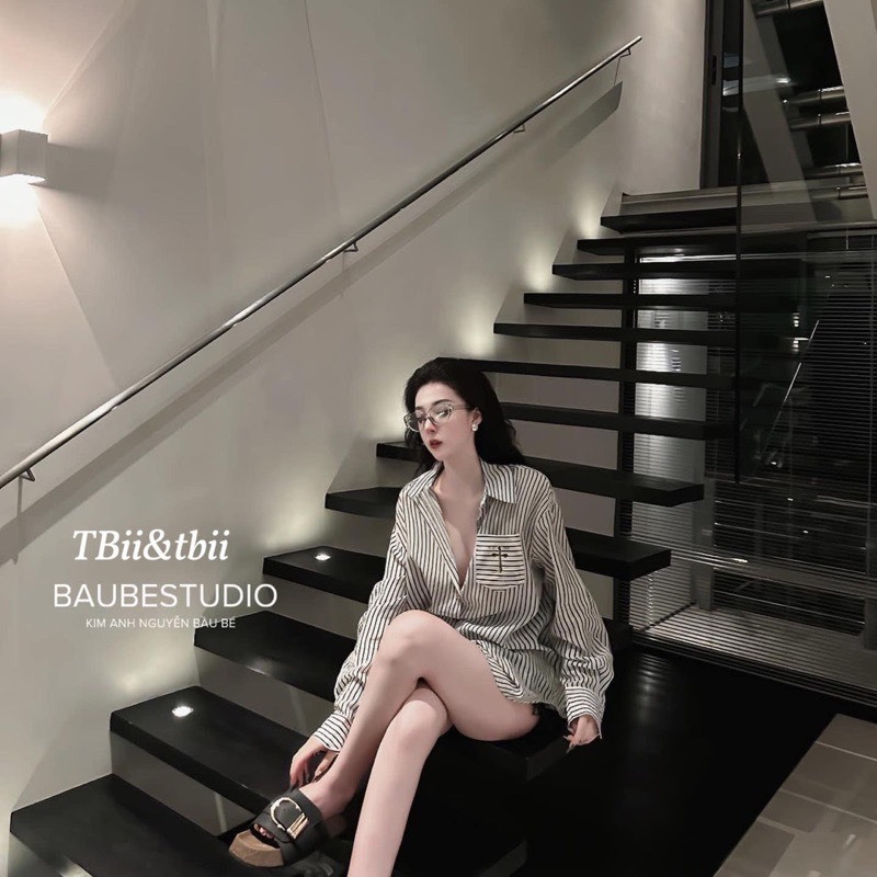 Áo Sơ Mi Nữ Chữ Chập Kẻ Sọc Đen Form Rộng Unisex Vải Lụa Nến Cao Cấp | BigBuy360 - bigbuy360.vn