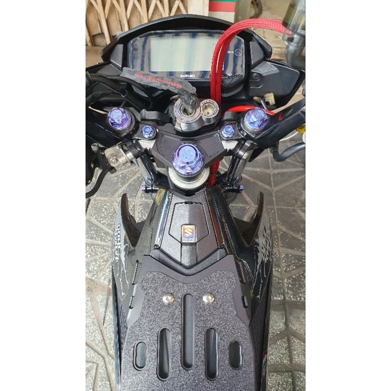 MẶT CHẢNG BA CNC 2 GÓC LÁI + 2 CHÂN BẮT Ổ KHÓA CHO RAIDER FI150