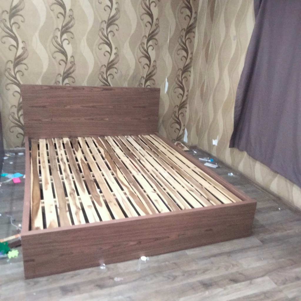 Thanh lý giường gỗ công nghiệp 1m8, giường bệt, giường ngủ gỗ màu nâu mới 90%