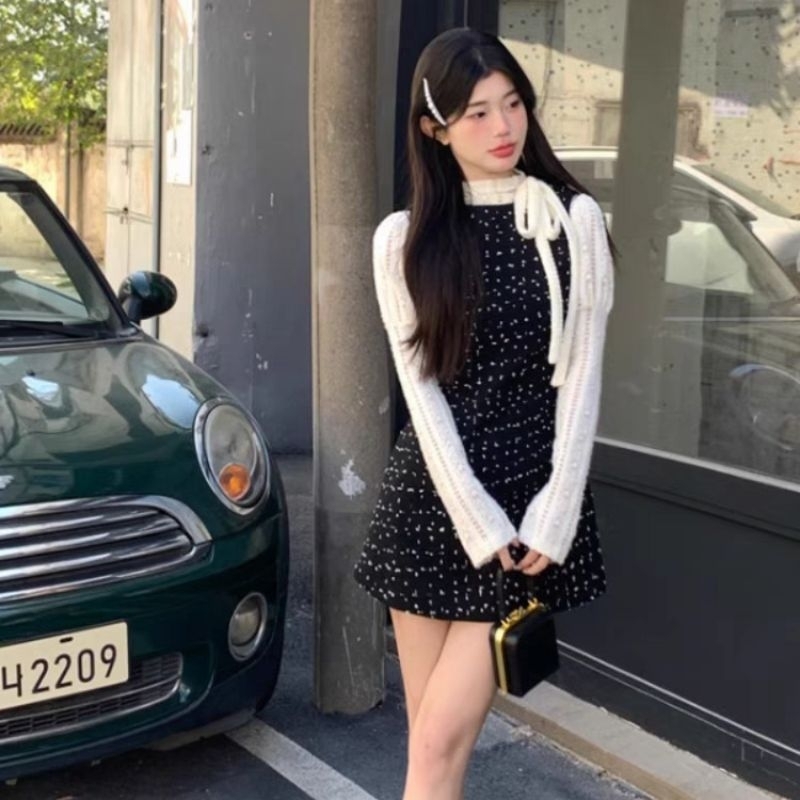 Set đầm dạ đen chấm bi phối áo ren trắng thắt nơ tiểu thư