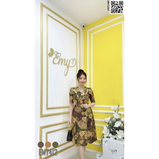 Đầm EMY EM7412 Xoè Cổ V Lụa Vân Pháp LVP Xanh