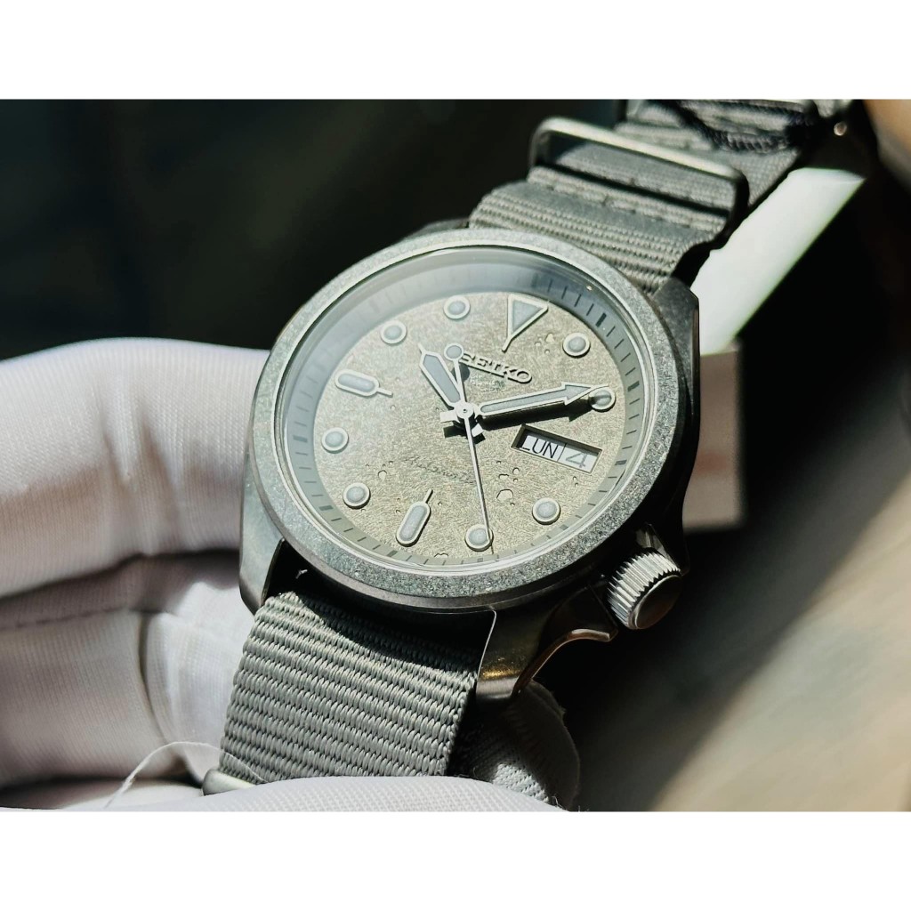 Đồng hồ nam dây vải Seiko 5 Sport Automatic SRPG63K1