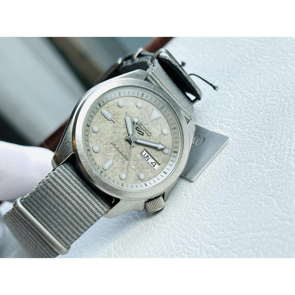 Đồng hồ nam dây vải Seiko 5 Sport Automatic SRPG63K1