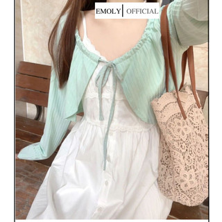 Set đầm hai dây cổ V, váy trắng dáng dài kèm áo khoác croptop màu xanh phong cách dịu dàng