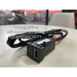 Cổng sạc điện thoại Toyota Cross