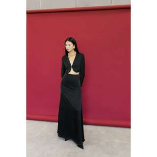 Set váy lụa dài sang chảnh dáng áo croptop có độn vai chân váy dài Keelin Set - Zent Doly