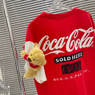 Áo phông 13de marzo đỏ coca cola đính gấu bông
