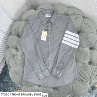 Áo Sơ Mi Thome Browne Xám Thêu 4 kẻ sọc tay logo chữ bụng Áo Somi Thom Màu Ghi 4 Vạch Tay Sọc Phong Cách Boy Phố