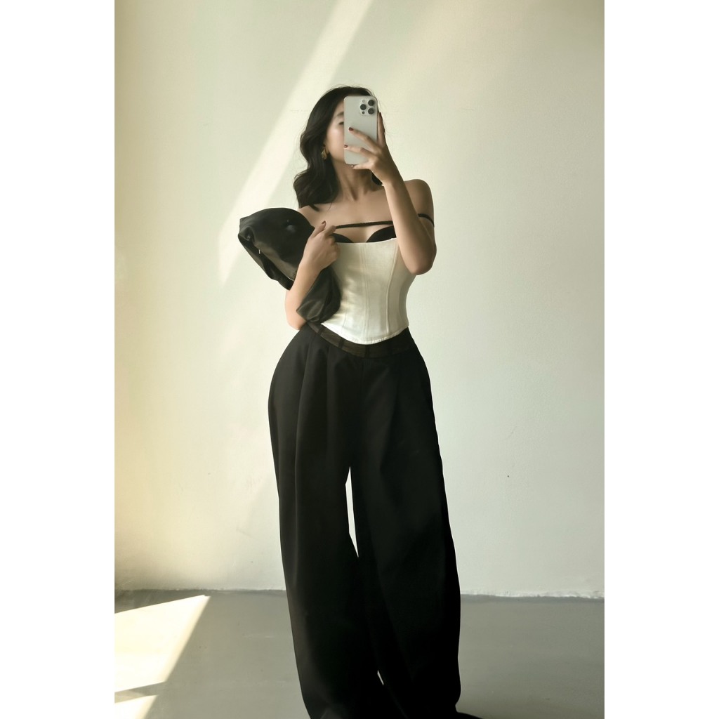 COCO SIN - Áo Croptop B&W Đính Khoen Hoa