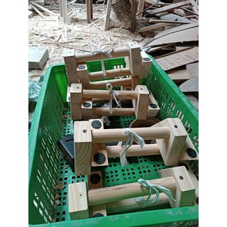 Dụng cụ hỗ trợ hít đất chống đẩy.