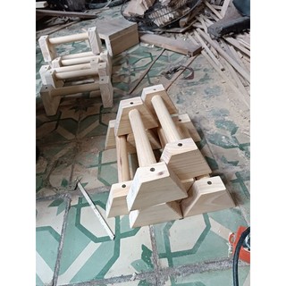 Dụng cụ hỗ trợ hít đất chống đẩy.