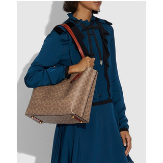 Túi công sở Coach Willow tote chất liệu da bền bỉ
