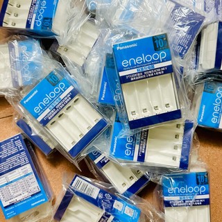 Combo sạc pin Enleloop BQ-CC51C  AA,AAA ( kèm 4 pin AAA eneloop 950 mAh )