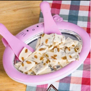 Máy làm kem cuộn Thái Lan tại nhà đơn giản, dễ sử dụng, không dùng điện nên cực kỳ an toàn với trẻ nhỏ (ms 051)