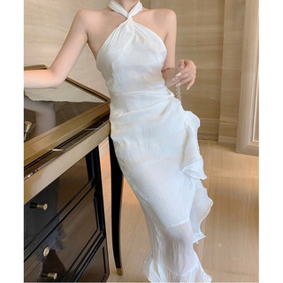 Váy trắng cổ yếm đuôi cá lụa tơ mềm